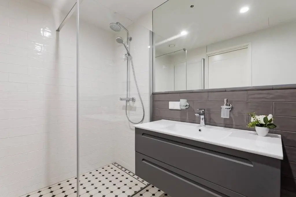 Central apartments, Quiet with Free Parking and AC. — photo 8