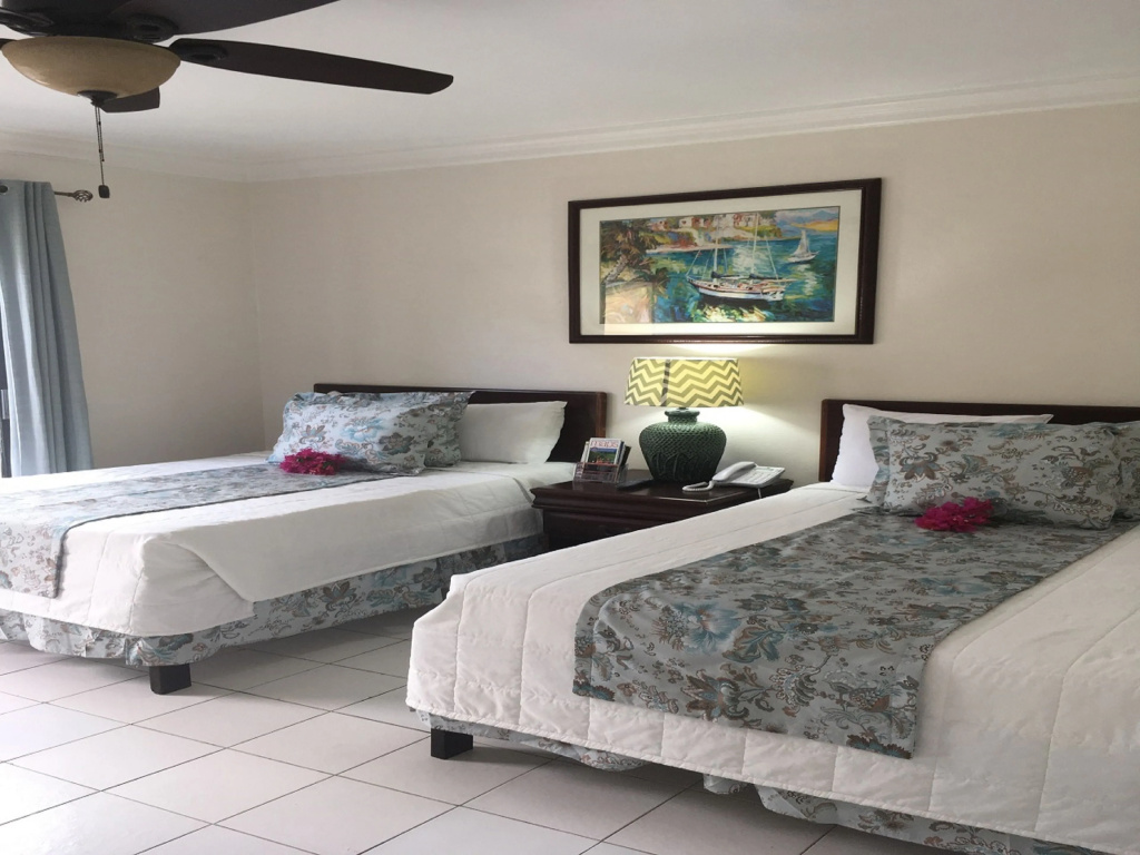 The Colony Club Inn & Suites, photo 2