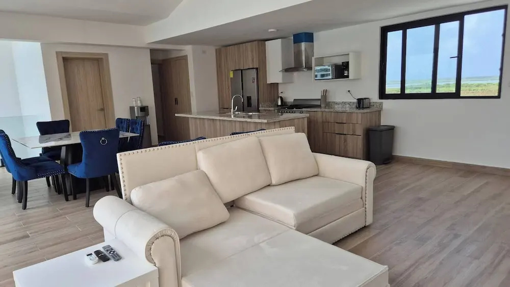 Luxury Beach Penthouse Jacuzzi & Lagoon View — photo 6