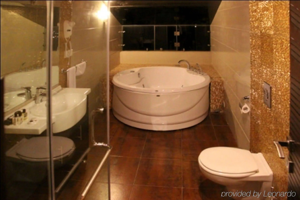 Hollywood Hills Hotel — photo 8