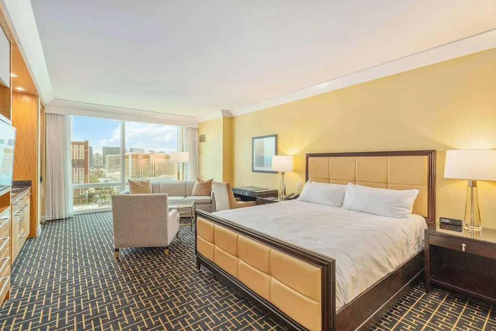 Renovated Trump Hotel Las Vegas Studio Strip Views 2803, photo 3