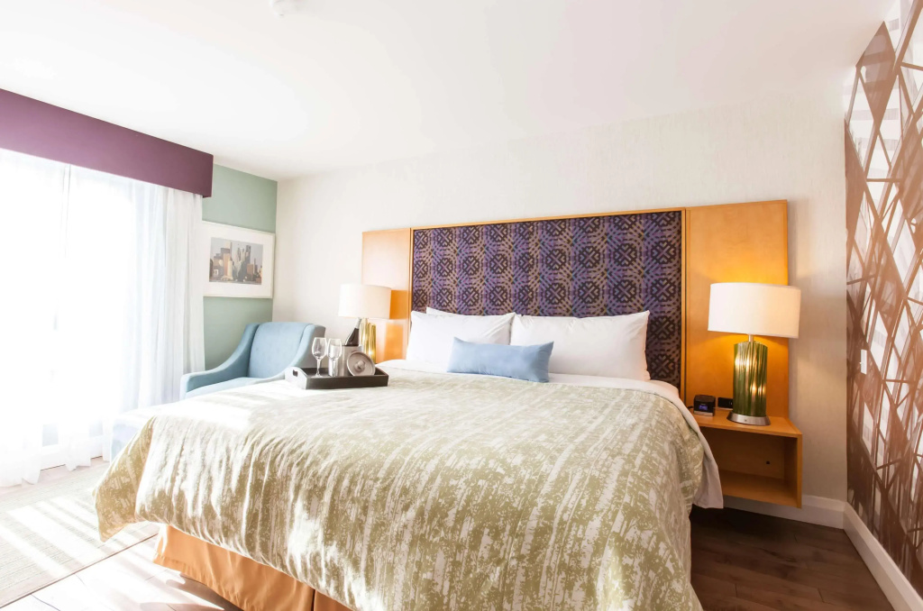 Best Western Premier Toronto Airport Carlingview Hotel, photo 5
