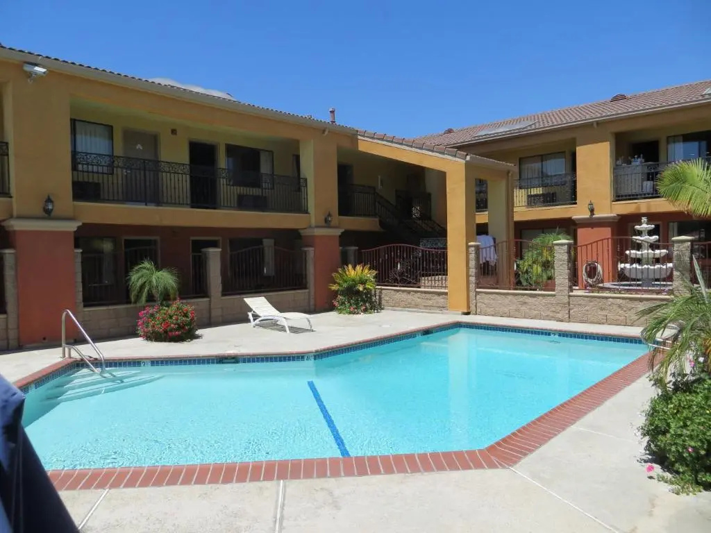 Azusa INN Motel — photo 8
