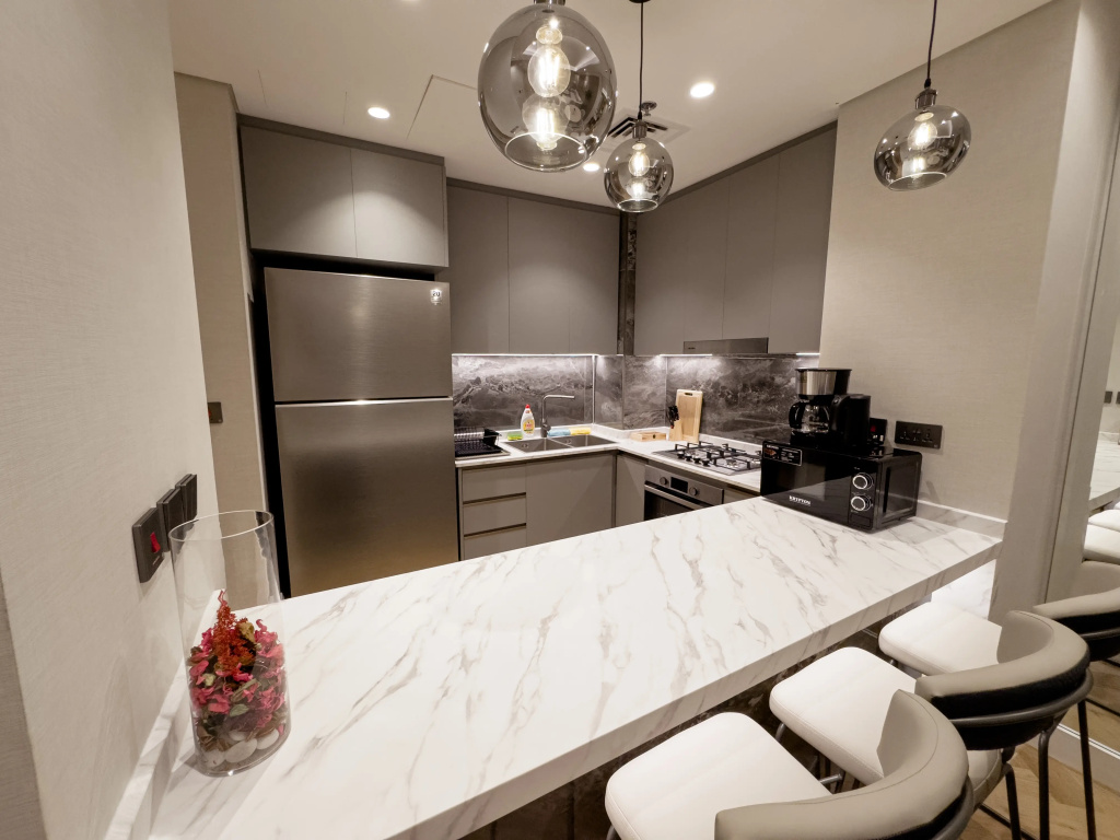 Vserve Elevate Your Stay with Stunning Skyline Views Apartments, photo 5