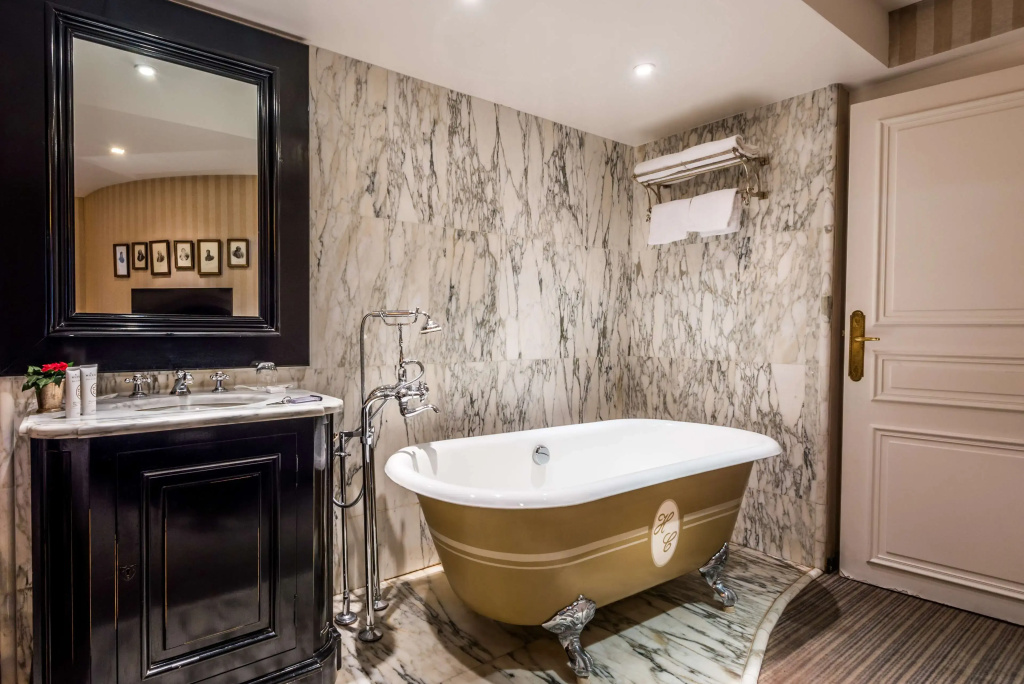 Hôtel Chateaubriand Champs Elysées — photo 8