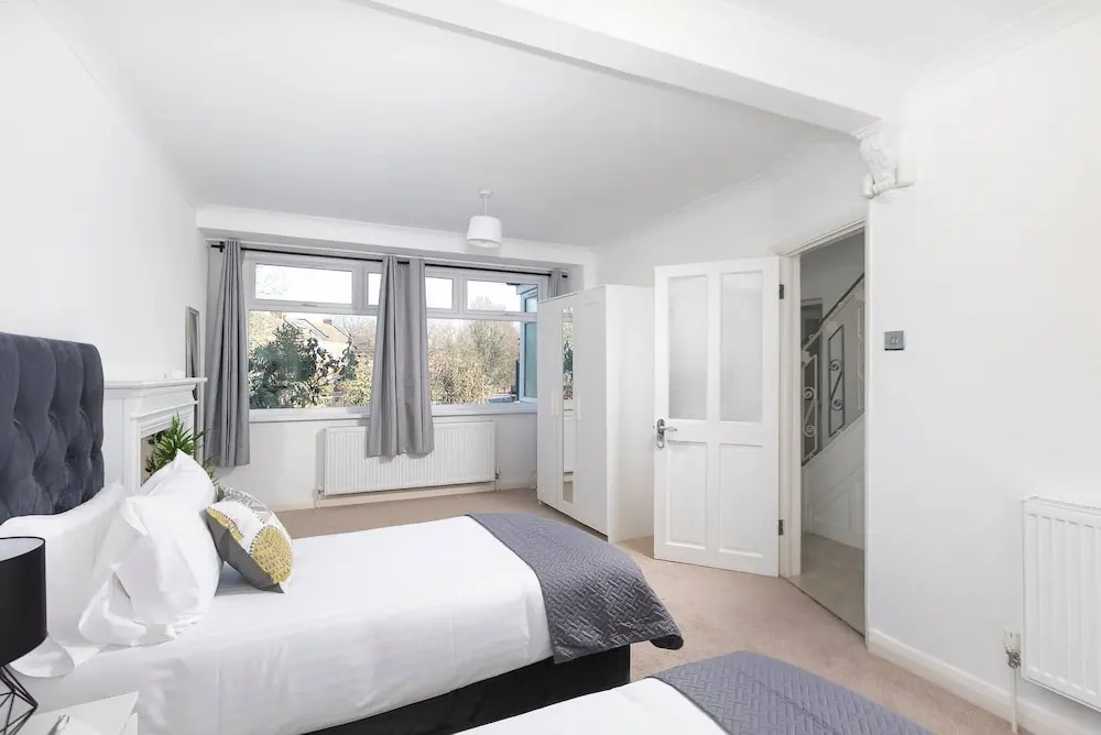 Skyvillion - Enfield 4bed House W Garden & Parking — photo 3