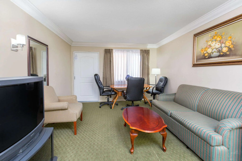 Days Inn by Wyndham Near City Of Hope — photo 6
