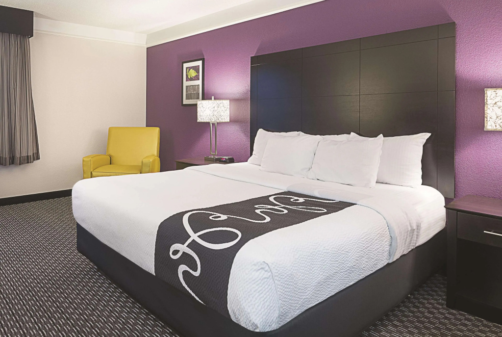 La Quinta Inn & Suites by Wyndham Las Vegas Summerlin Tech, photo 2