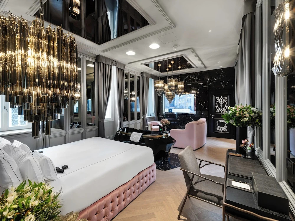 Hotel The Plein Hotel - Small Luxury Hotels of the World — photo 6
