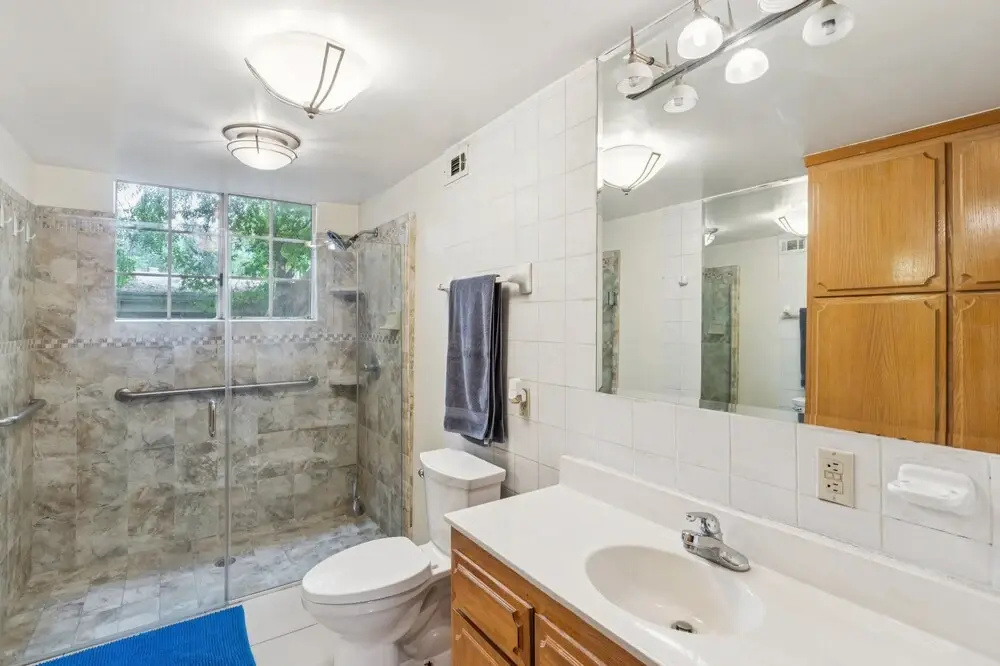 Russell House Near Hollywood & Griffith Park 3 Bedroom Home — photo 8