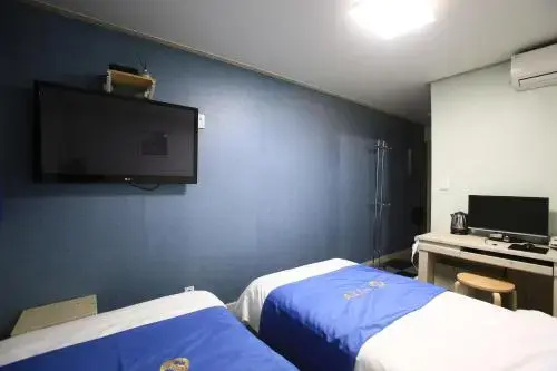 Peanut Hotel — photo 5