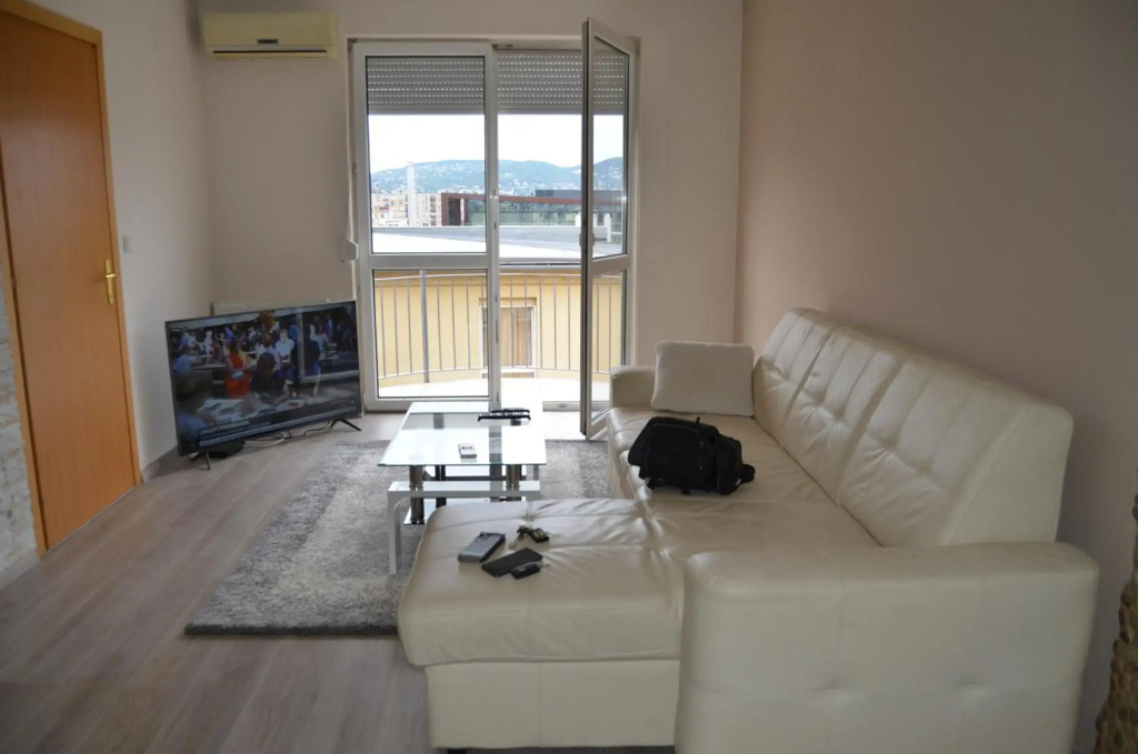 Flat at the edge of the center + parking — photo 6