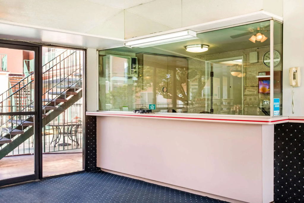 Rodeway Inn near Melrose Ave — photo 7
