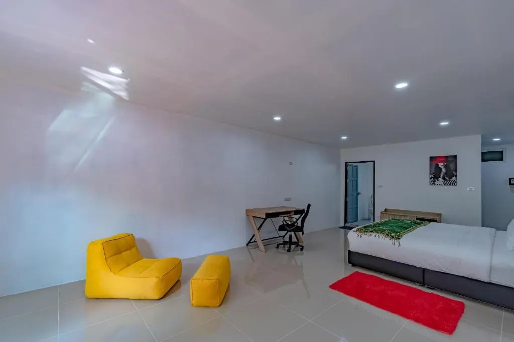 Luxurious 10-bedroom Villa With Private Pool in Chalong, Phuket — photo 6