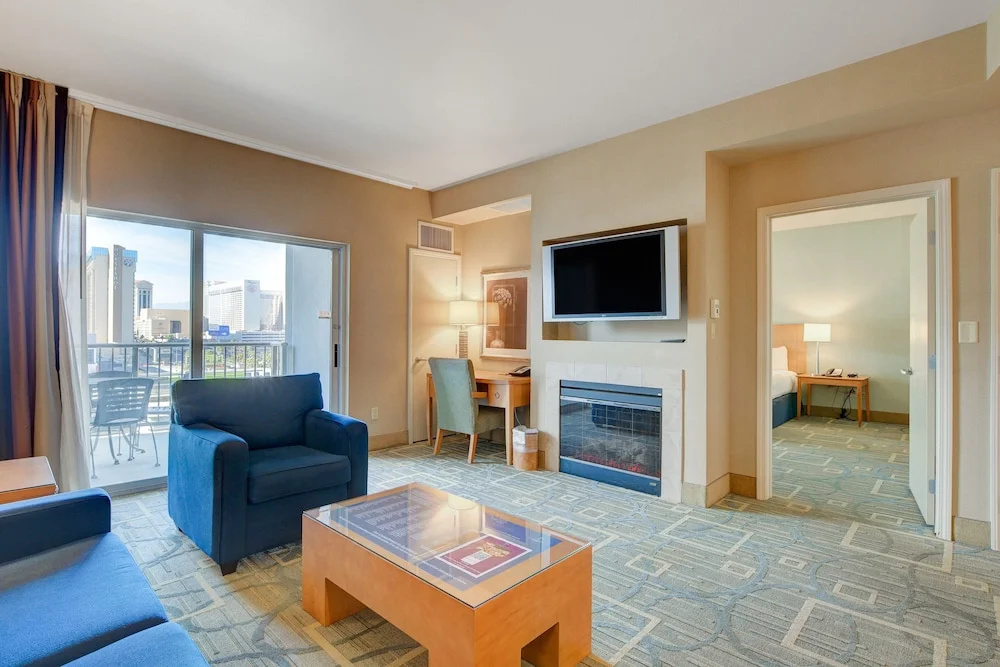 Sapphire Skyline Premium Suite, photo 4
