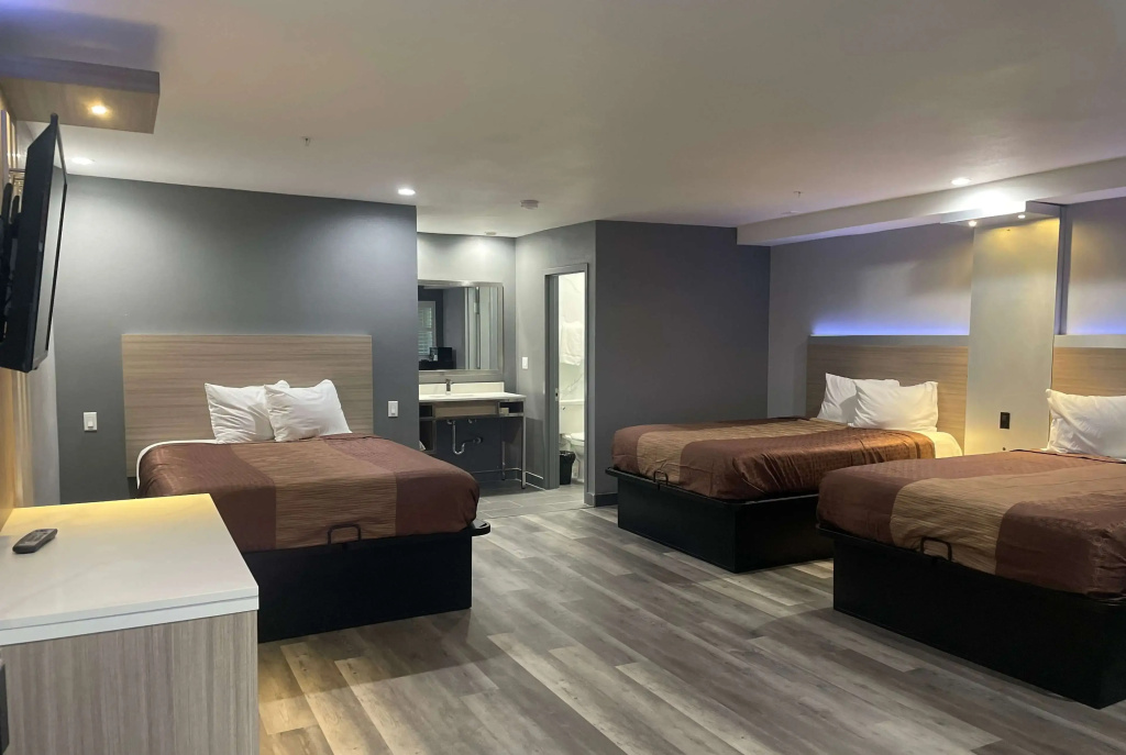 Travelodge by Wyndham Whittier — photo 2
