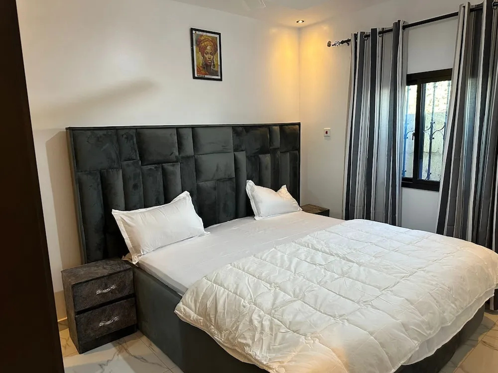 Luxe Apt #4the Retreat Apartments — photo 5
