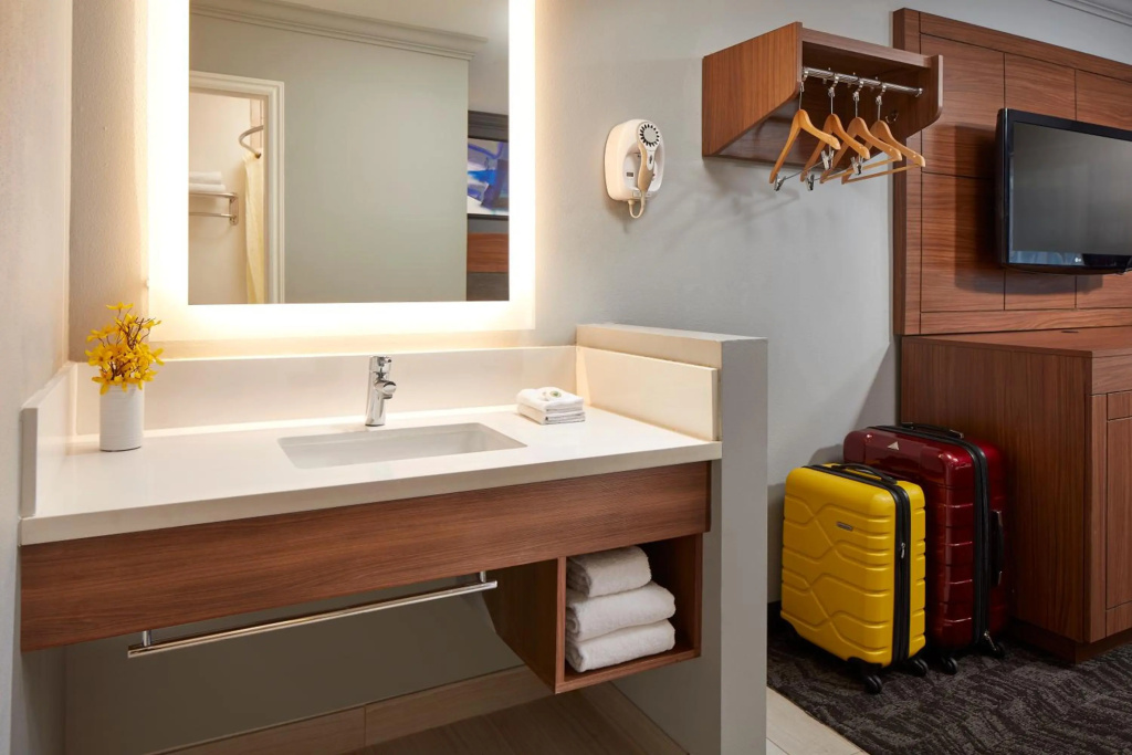 Studio Inn and Suites at Promenade Downey, photo 3