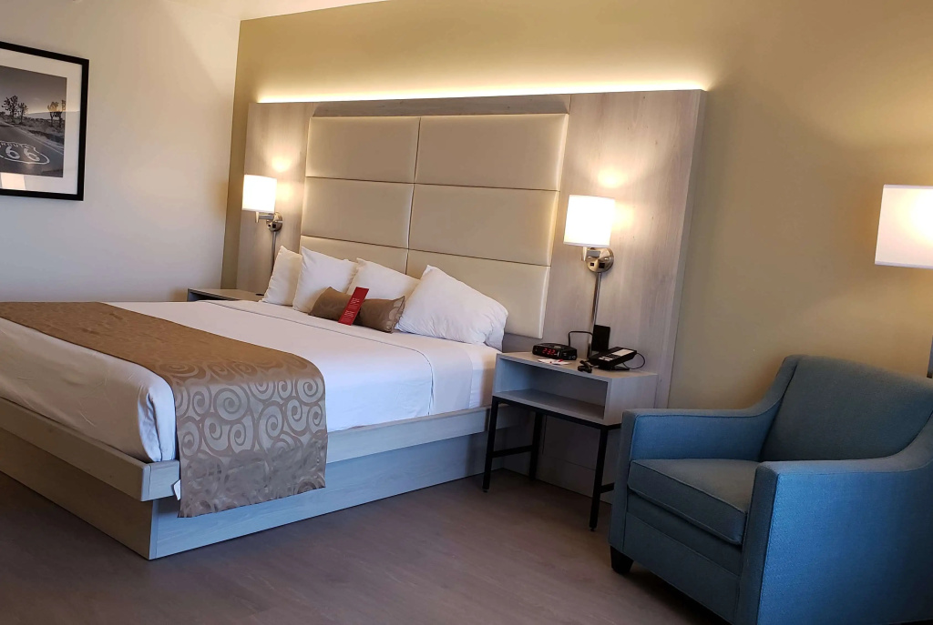 Ramada by Wyndham Burbank Airport — photo 6