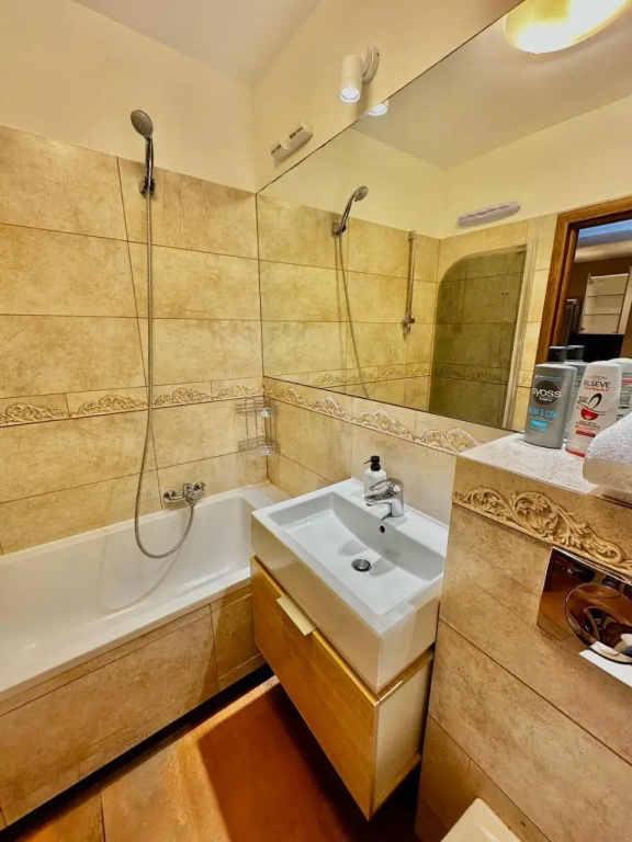DECOR 2 metro fast WiFI 55’TV Netflix HBO cozy — photo 7