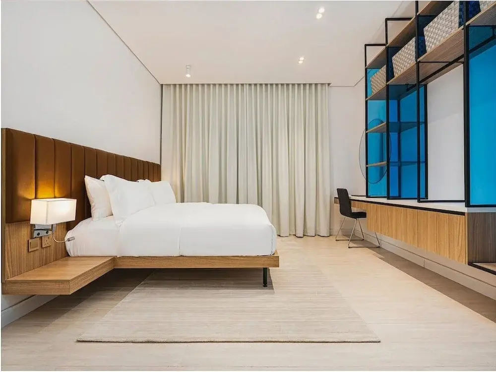 Beautifully Designed Two-bedroom Apartment — photo 6
