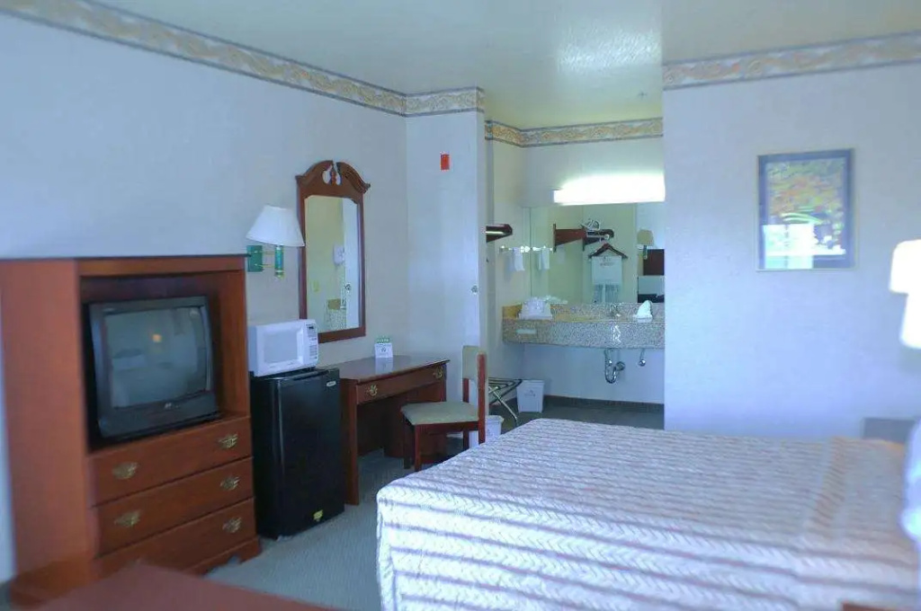 Mid City Inn and Suites, photo 5