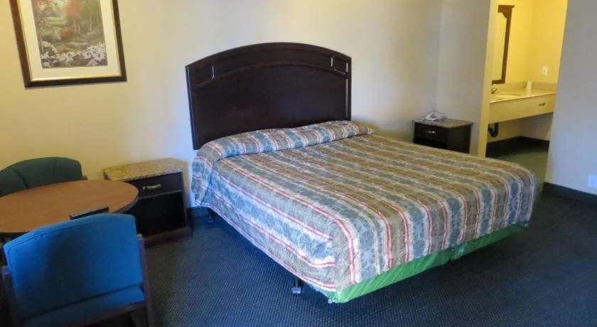 Delmonico Inn & Suites, photo 3
