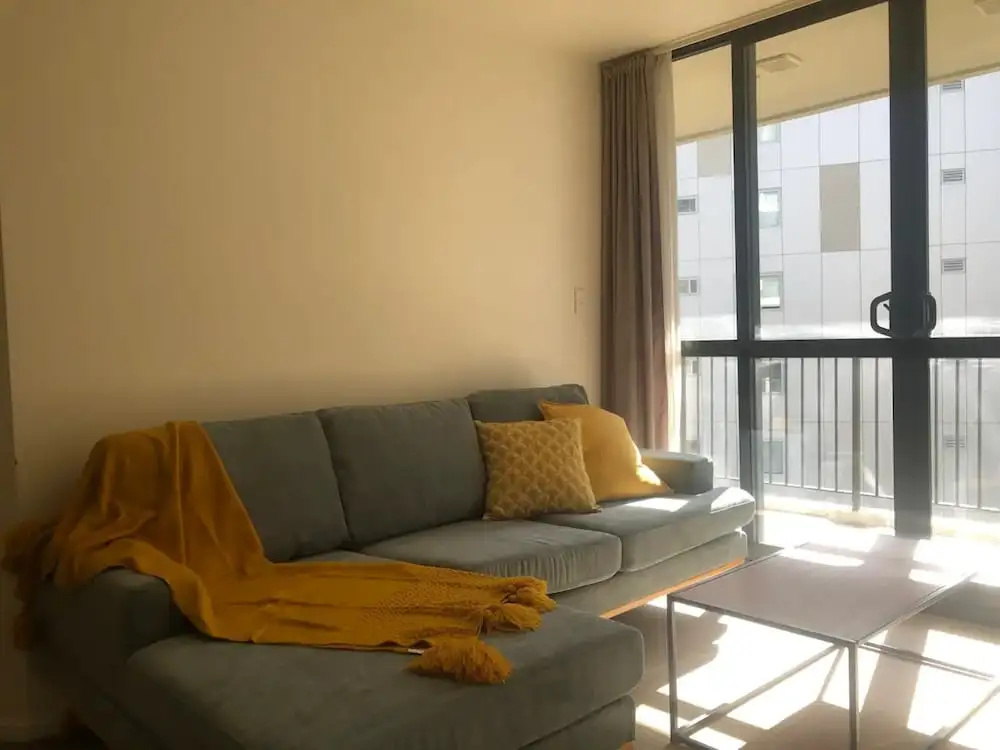 Spacious 2BR Near Westfield Newmarket — photo 2