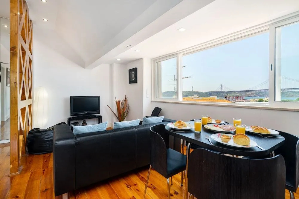 Premium River View Apartment — photo 8