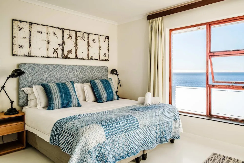Luxurious Camps Bay Retreat w Sea Views Rock Residence, photo 4