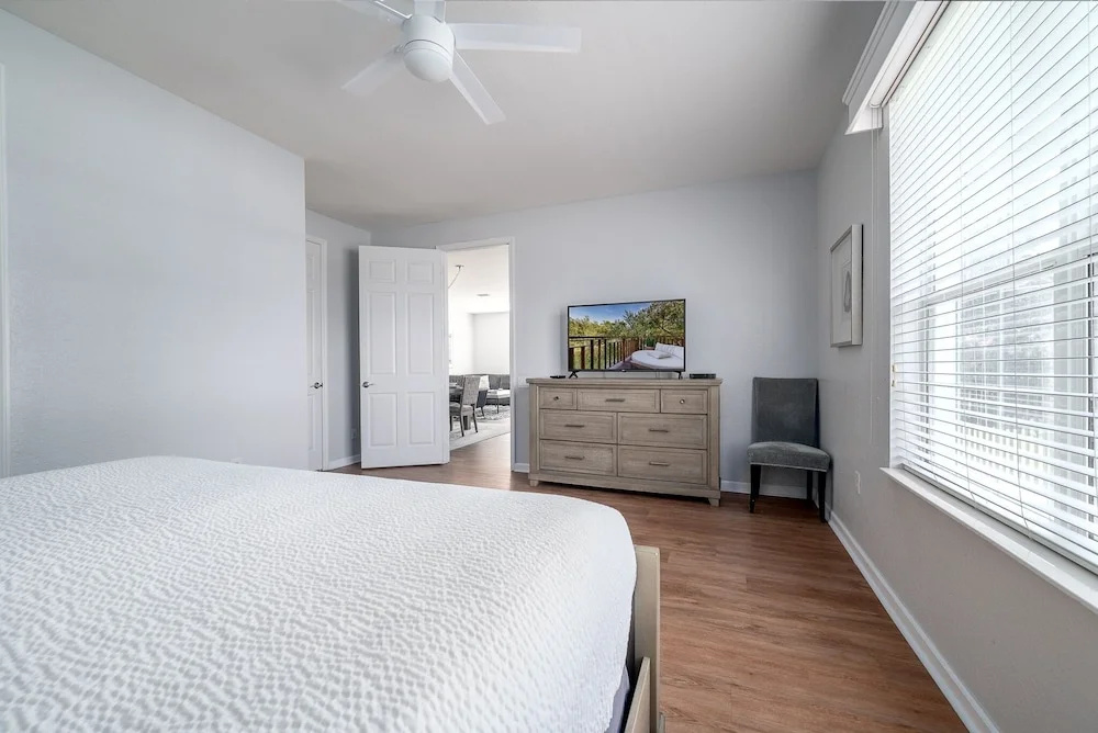 Casa Lucia Lakeview 3 Bedroom Condo by RedAwning, photo 4