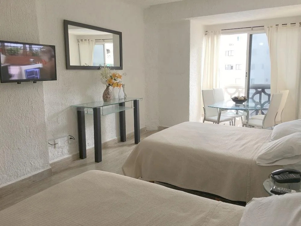 Cancun Plaza Condo Hotel