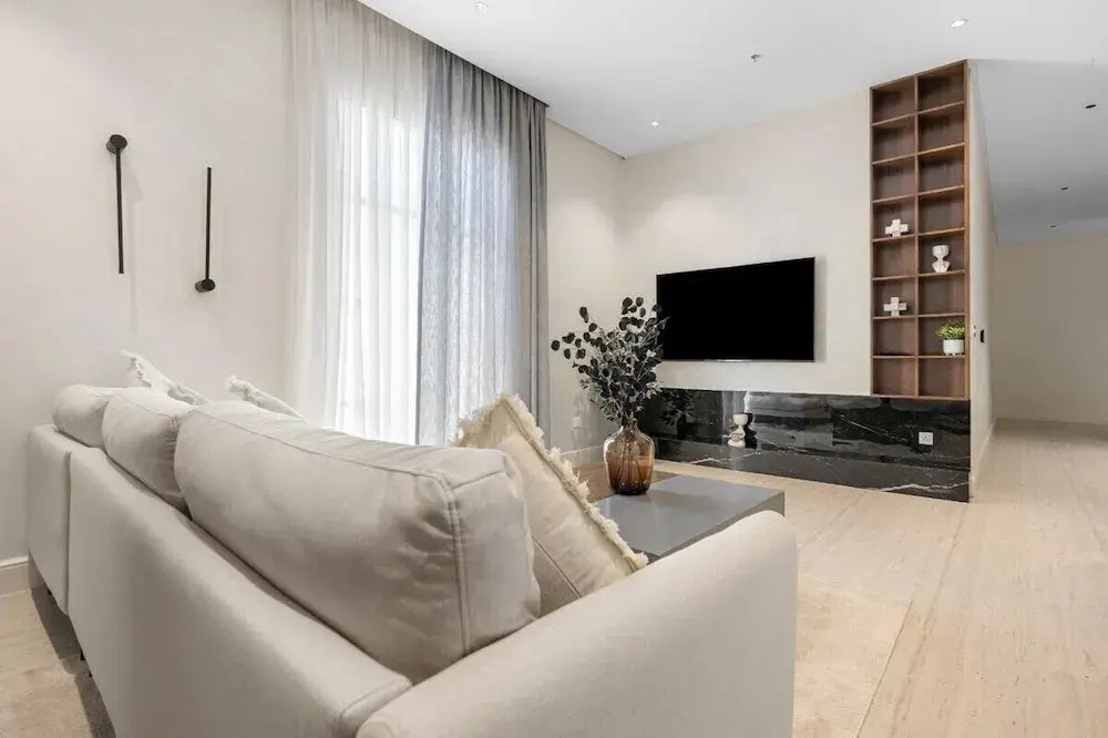 Central Stay With Parking & Stylish Design, photo 2