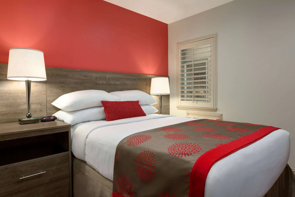 Ramada by Wyndham Oakland Downtown City Center, photo 3