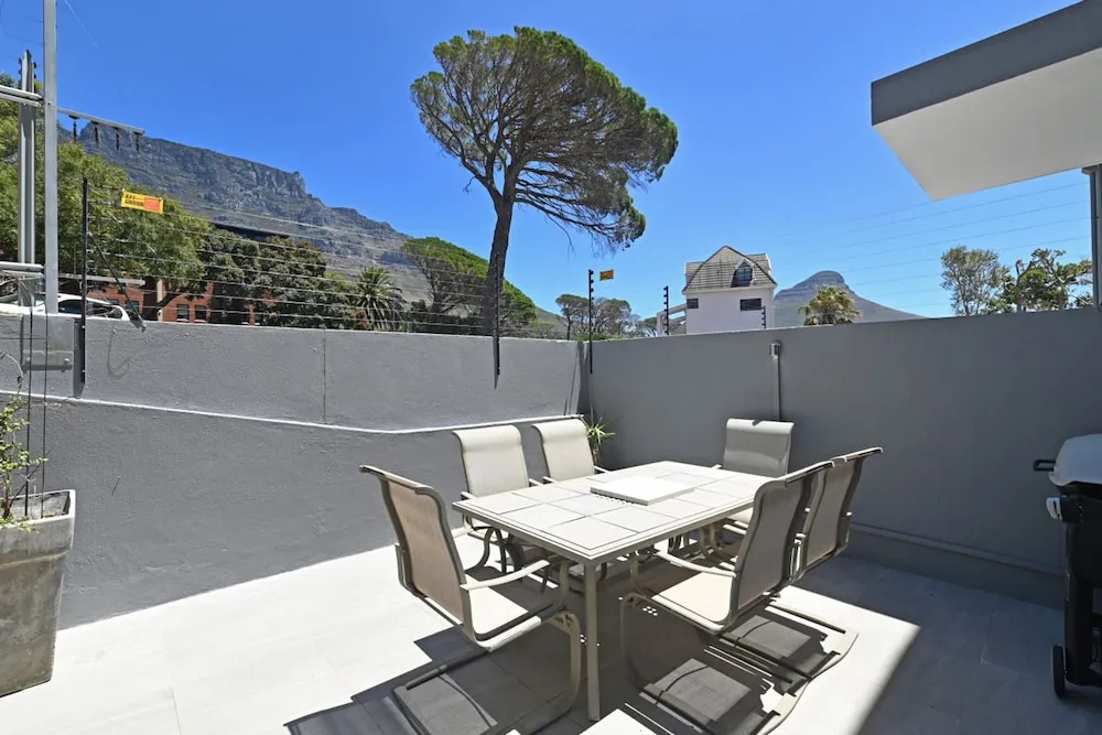 Spacious One Bed Table Mountain Views — photo 8