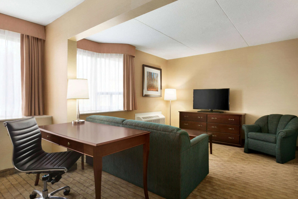 Travelodge by Wyndham Toronto East — photo 6