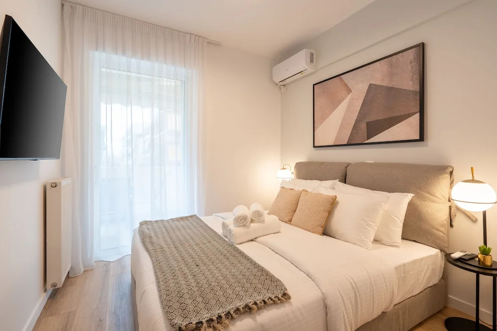 Chic and Lavish Apartment in Athens — photo 4