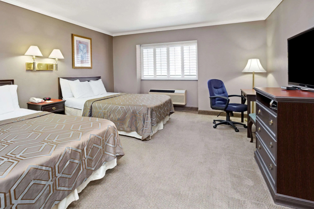 Days Inn by Wyndham West Covina, photo 5