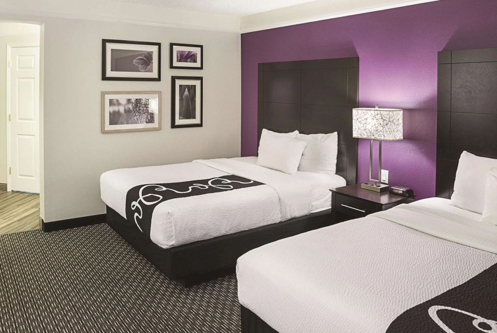 La Quinta Inn & Suites by Wyndham Las Vegas Summerlin Tech, photo 3