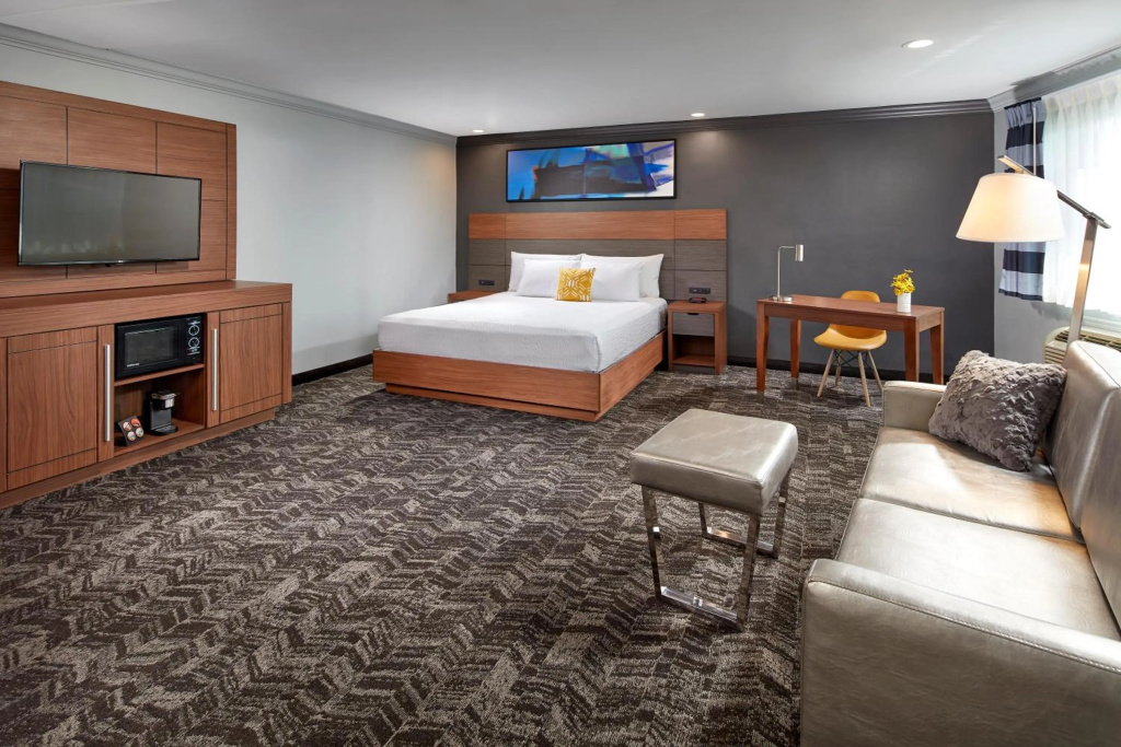 Studio Inn and Suites at Promenade Downey, photo 2