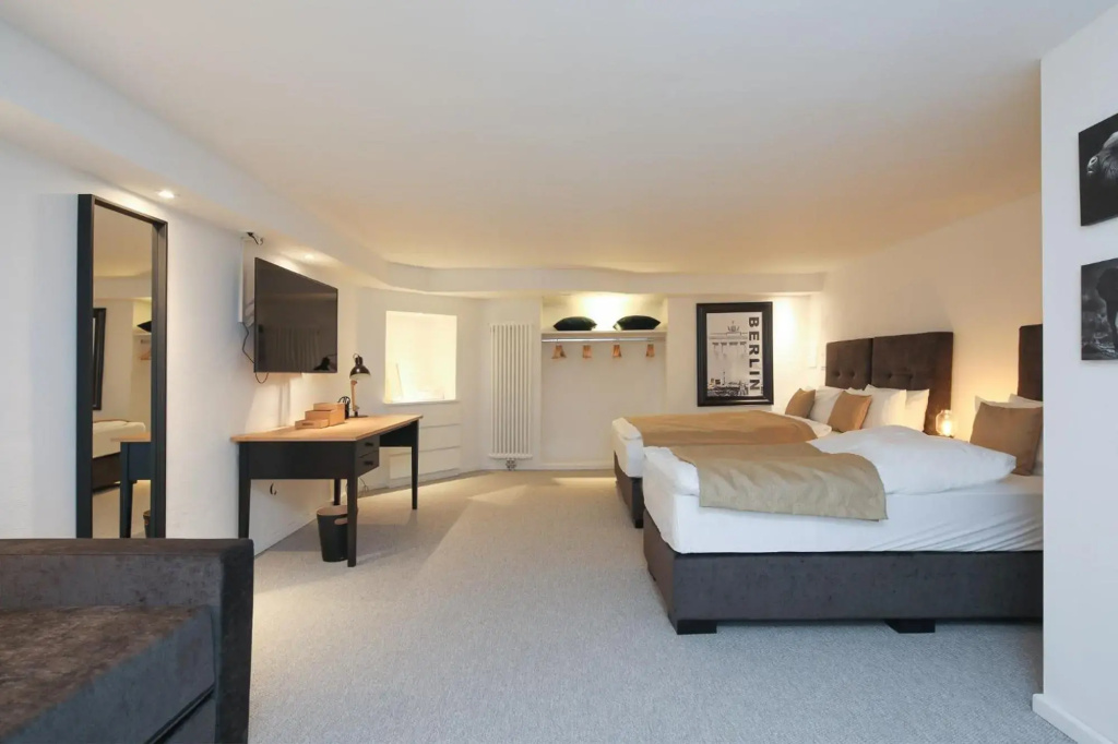 5 Personen Altbau nahe Kurfürstendamm — photo 6