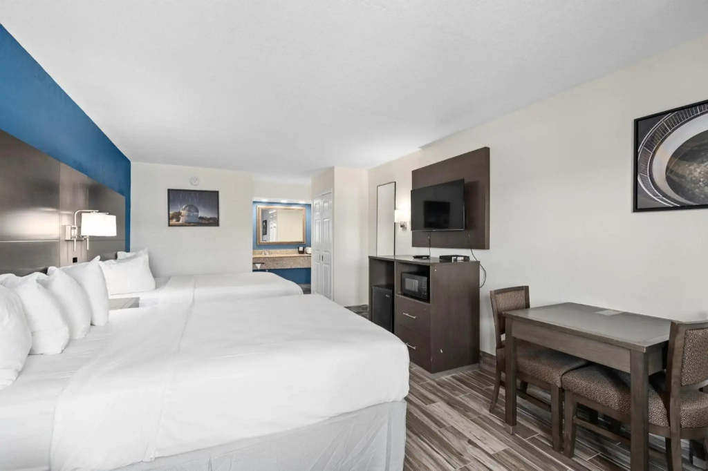 Baymont by Wyndham Orlando East — photo 7