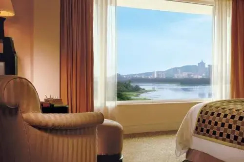 Lakeside Chalet, Mumbai - Marriott Executive Apartments, photo 3