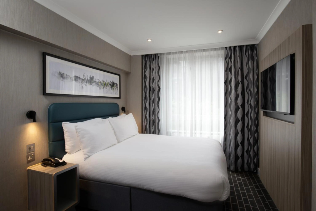 City Sleeper at Royal National Hotel — photo 7