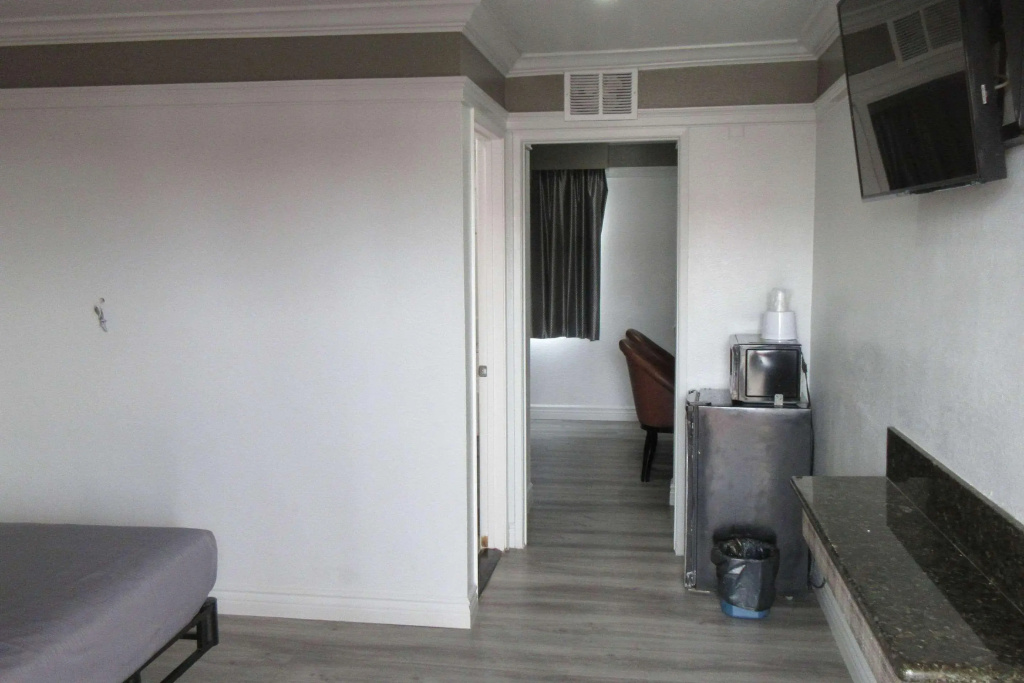 Rodeway Inn Commerce - Los Angeles — photo 7