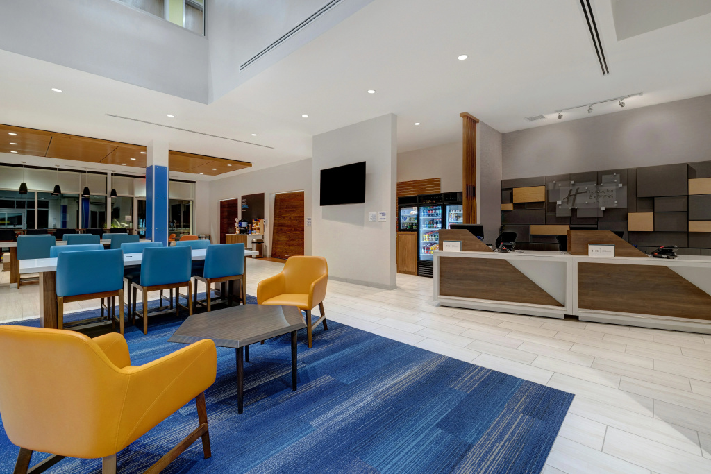 Holiday Inn Express & Suites Glendale Downtown by IHG, photo 2