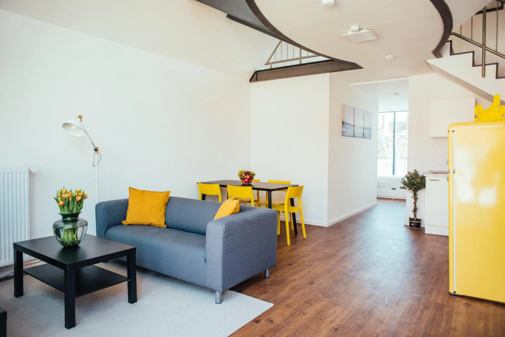 Fantastic Loft with Balcony — photo 4