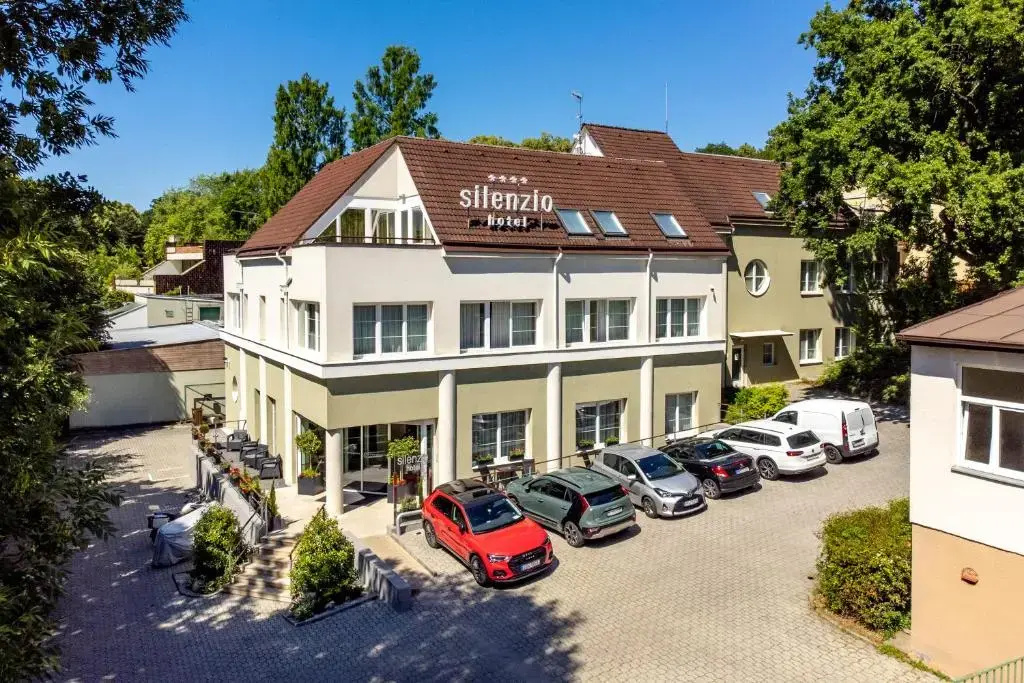 Hotel Silenzio