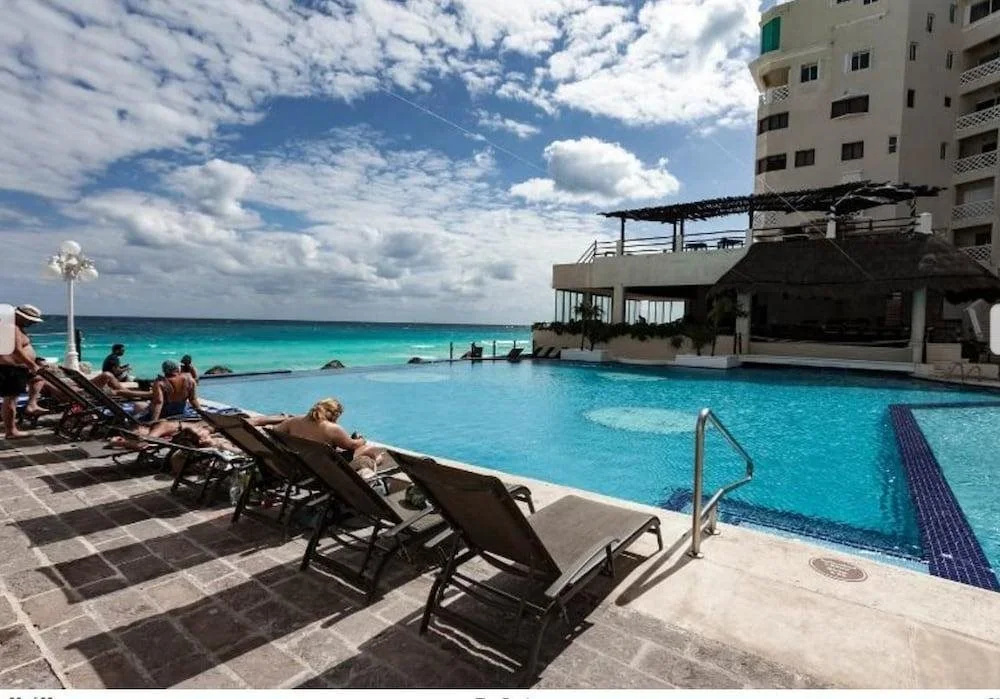 Cancun Plaza Condo Hotel — photo 8