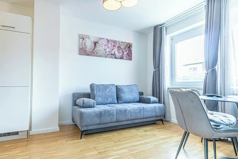 9 Min Metro City Center 1BR 1LR Apt — photo 6